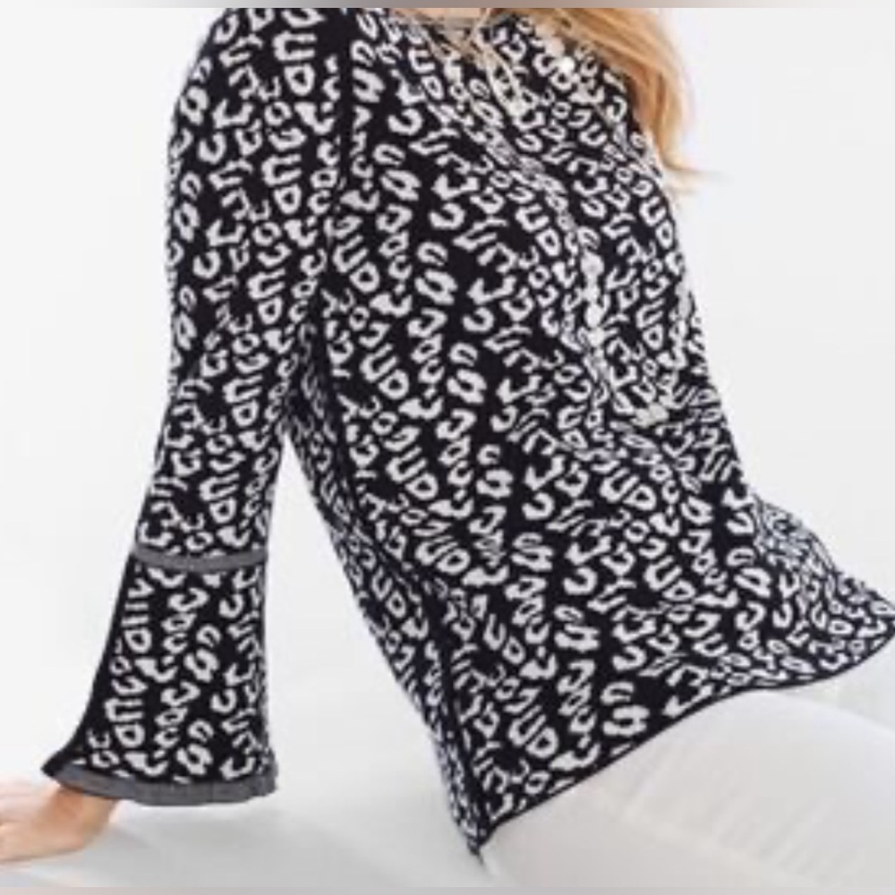 Chico’s Women Flare Sleeve Sweater Top, Size 3, Black/White.